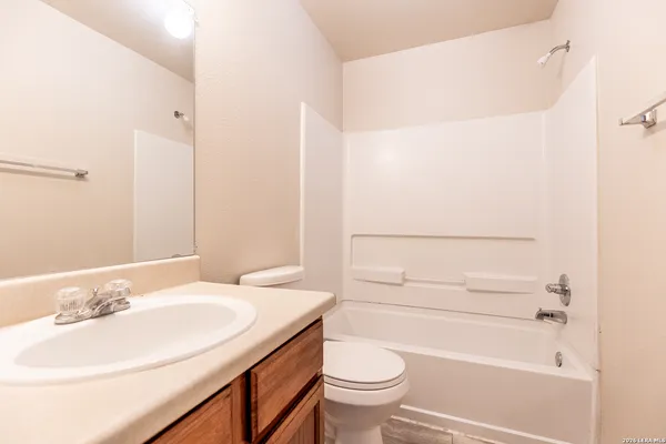 $1,000 | 10711 Mathom Landing, Unit 4, Universal City, TX 78148