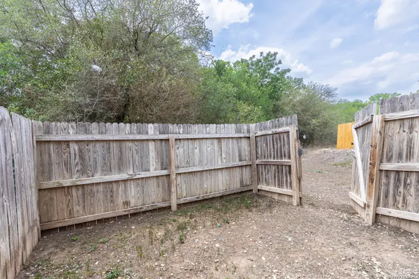 $1,000 | 10711 Mathom Landing, Unit 4, Universal City, TX 78148