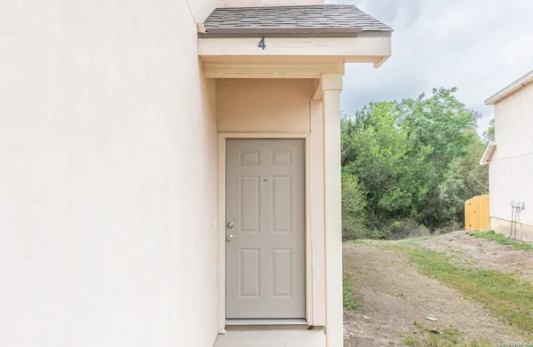 $1,000 | 10711 Mathom Landing, Unit 4, Universal City, TX 78148