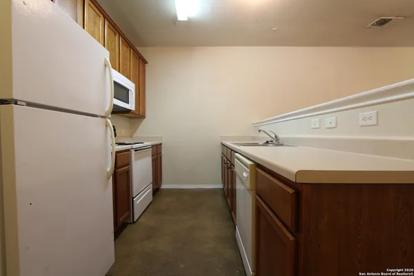 $1,000 | 10711 Mathom Landing, Unit 4, Universal City, TX 78148