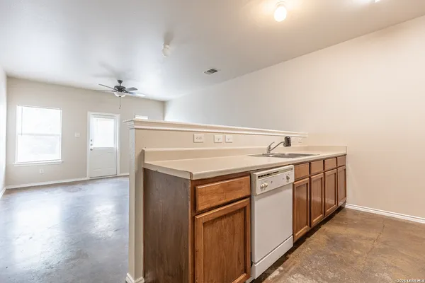 $1,000 | 10711 Mathom Landing, Unit 4, Universal City, TX 78148