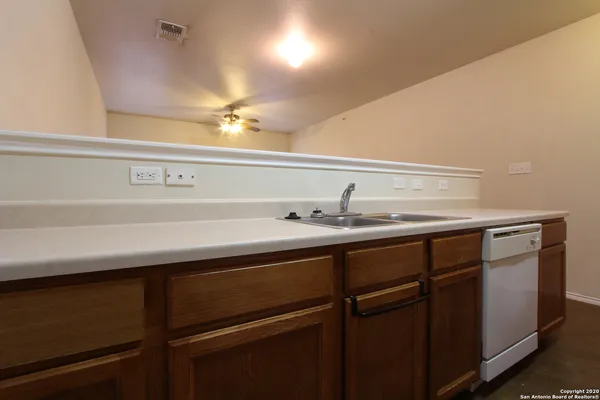 $1,000 | 10711 Mathom Landing, Unit 4, Universal City, TX 78148