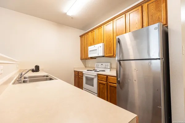 $1,000 | 10711 Mathom Landing, Unit 4, Universal City, TX 78148