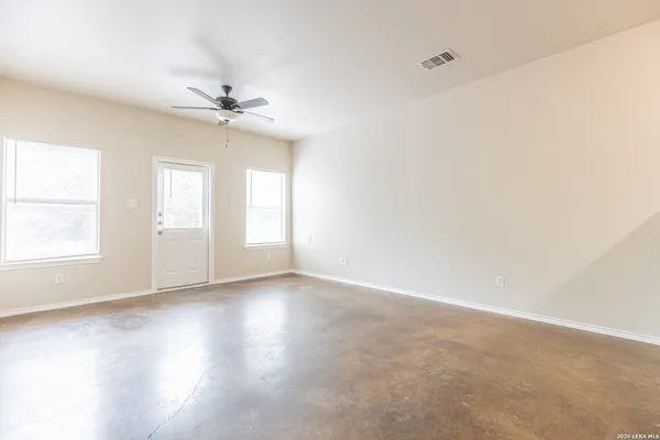 $1,000 | 10711 Mathom Landing, Unit 4, Universal City, TX 78148