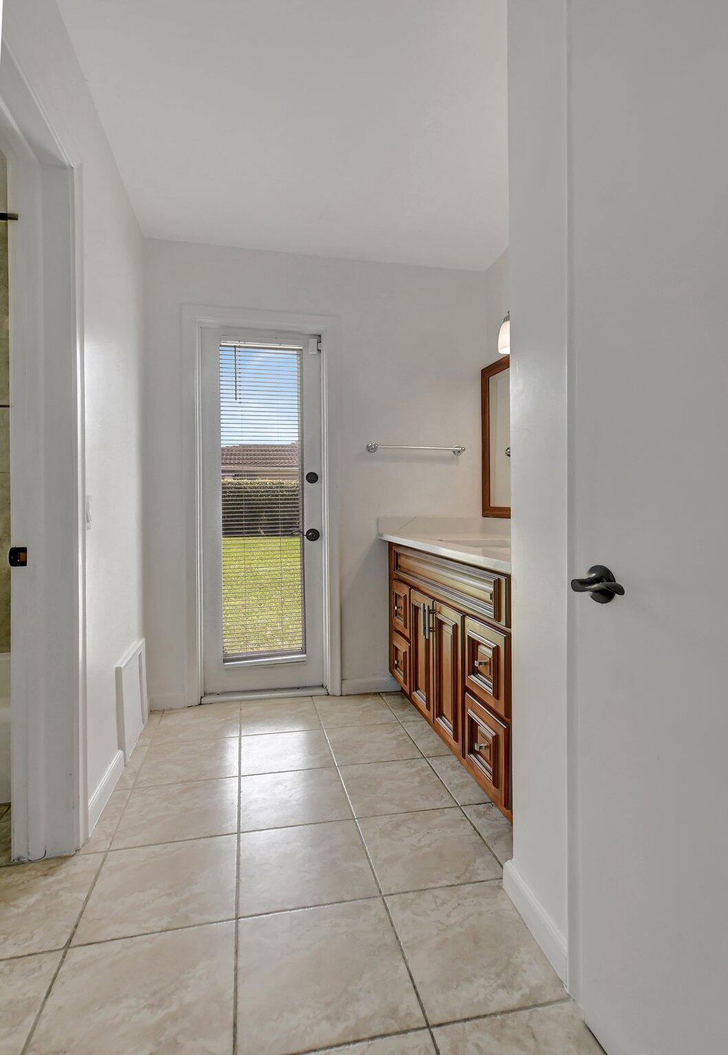 254 Northwest 11th Avenue Boca Raton, FL 33486 - Photo 42 of 66 Cabana Bathroom