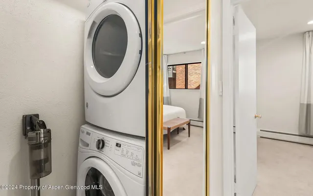 a view of a bedroom with washer and dryer