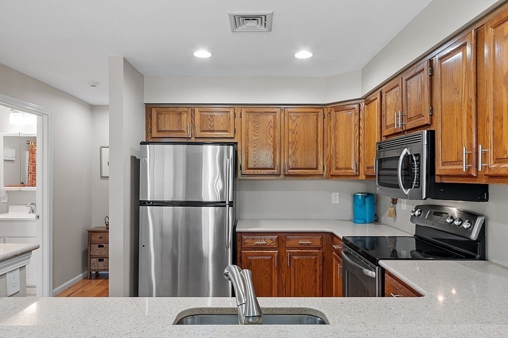 39 Abington Road, Unit 39 Danvers, MA 01923 - Photo 11 of 36