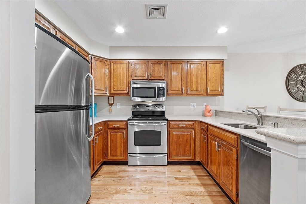 39 Abington Road, Unit 39 Danvers, MA 01923 - Photo 13 of 36