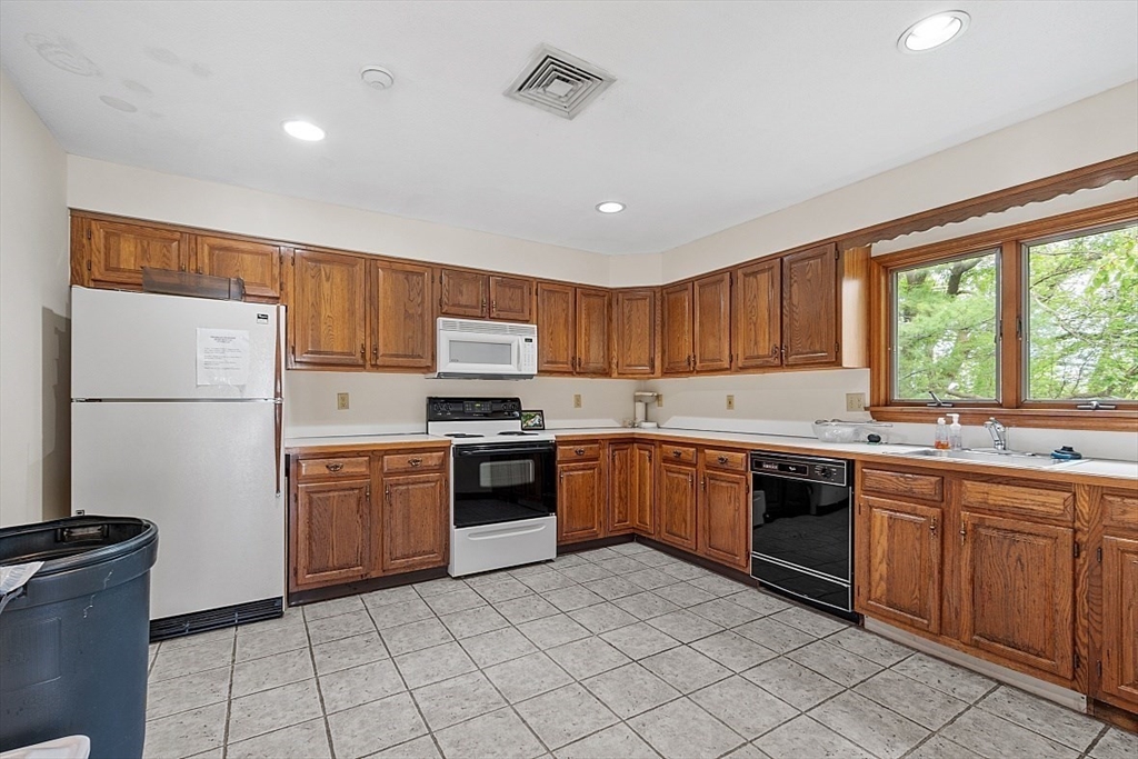 39 Abington Road, Unit 39 Danvers, MA 01923 - Photo 30 of 36