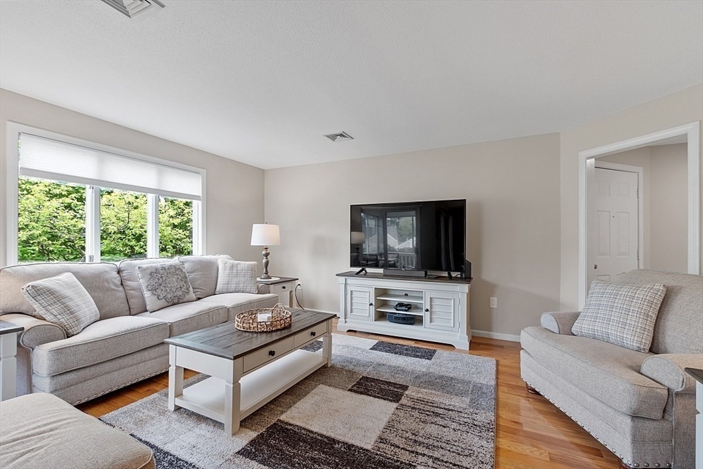 39 Abington Road, Unit 39 Danvers, MA 01923 - Photo 3 of 36