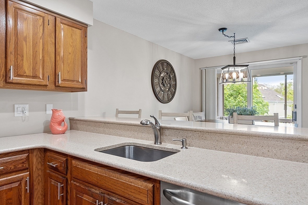 39 Abington Road, Unit 39 Danvers, MA 01923 - Photo 9 of 36