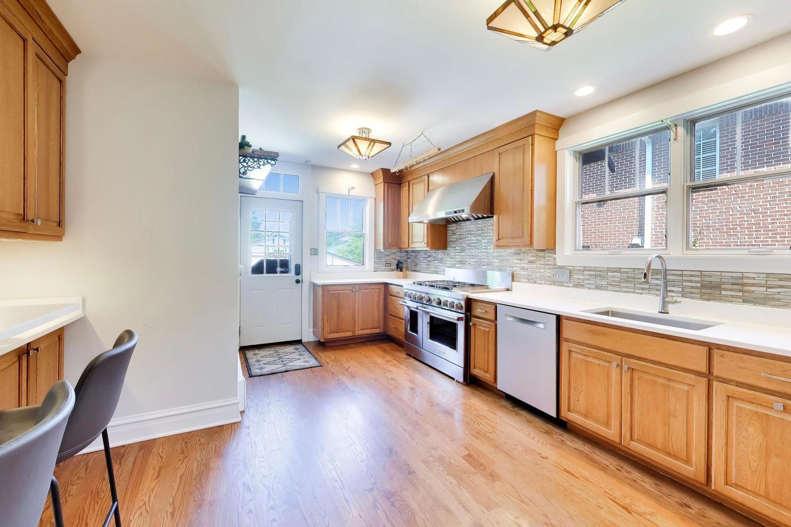 1108 South Washington Avenue Park Ridge, IL 60068 - Photo 11 of 49 Gallery Image 11