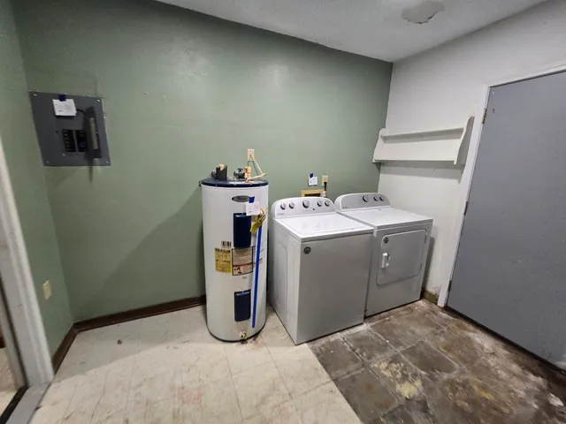 $215,000 | 404 Brown Place, Crestview, FL 32539