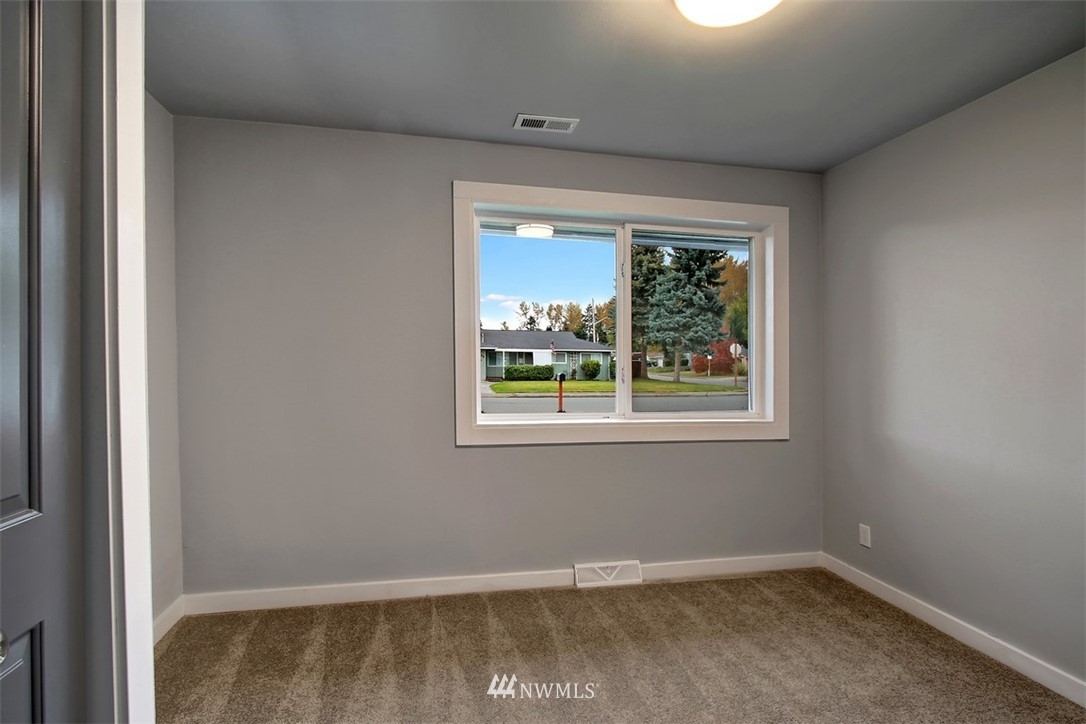 4401 Northeast 10th Street Renton, WA 98059 - Photo 13 of 18 an empty room with a window