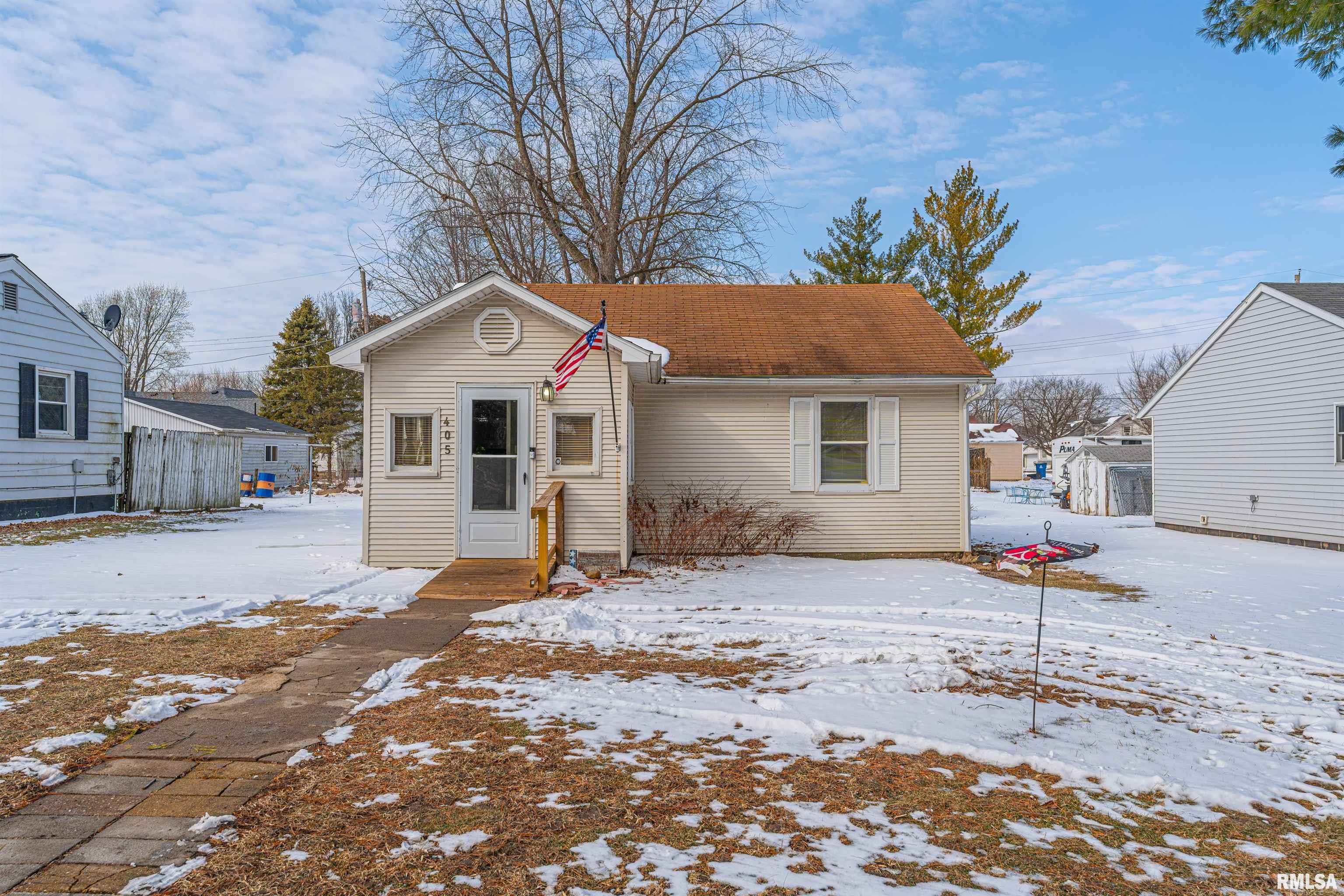 405 Northeast 3rd Street Atlanta, IL 61723 - Photo 1 of 17