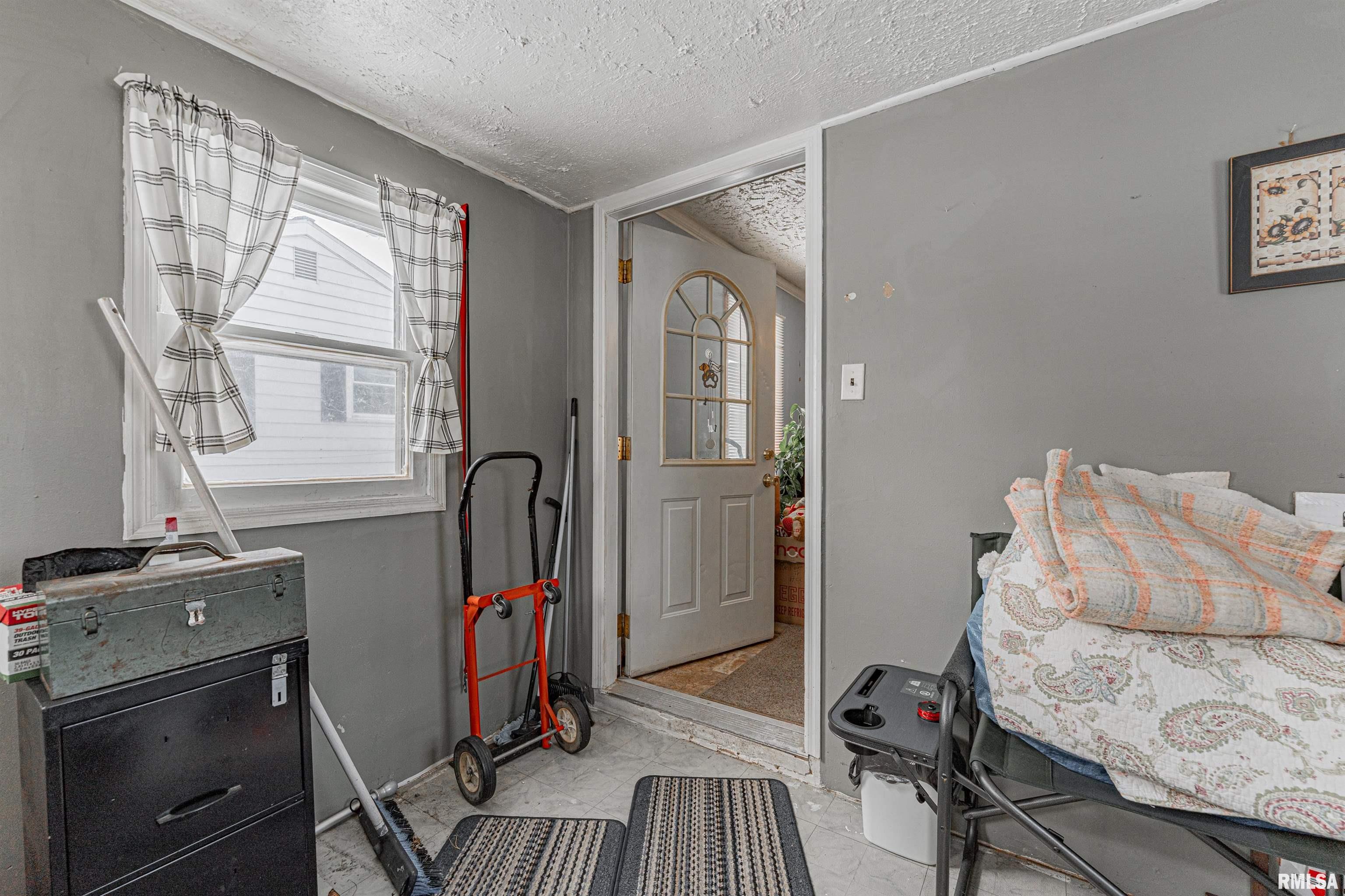 405 Northeast 3rd Street Atlanta, IL 61723 - Photo 3 of 17