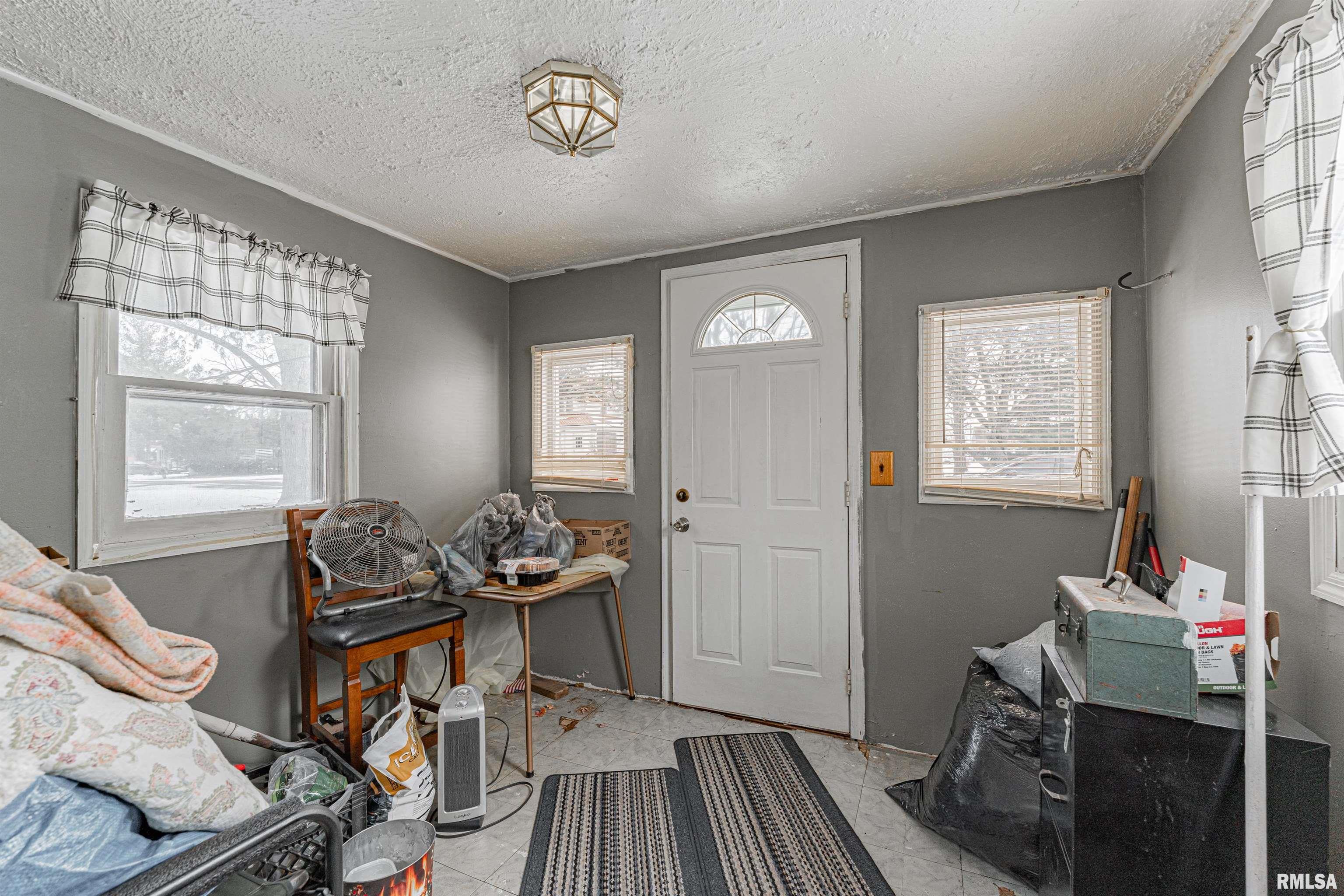 405 Northeast 3rd Street Atlanta, IL 61723 - Photo 4 of 17