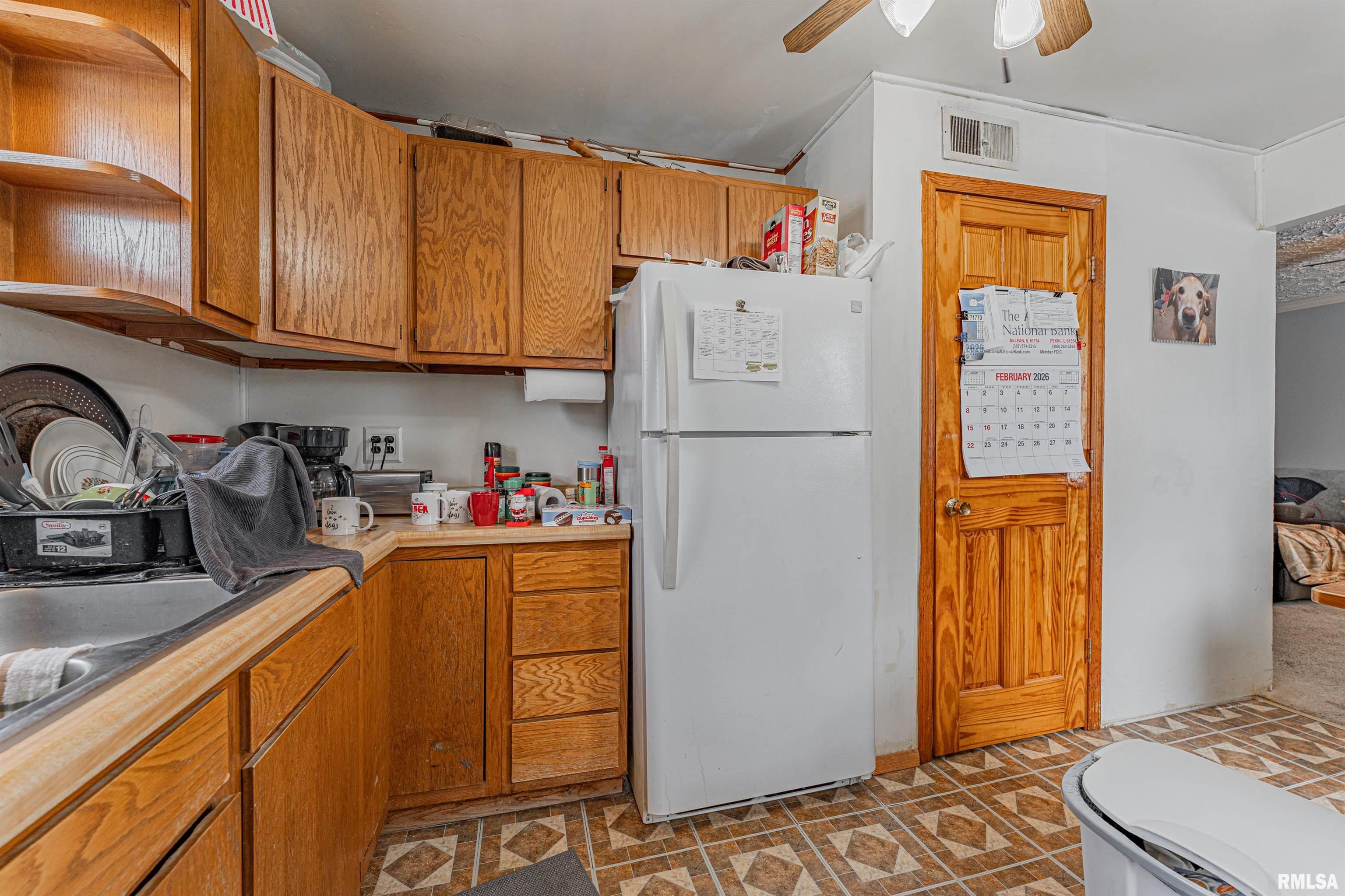 405 Northeast 3rd Street Atlanta, IL 61723 - Photo 8 of 17