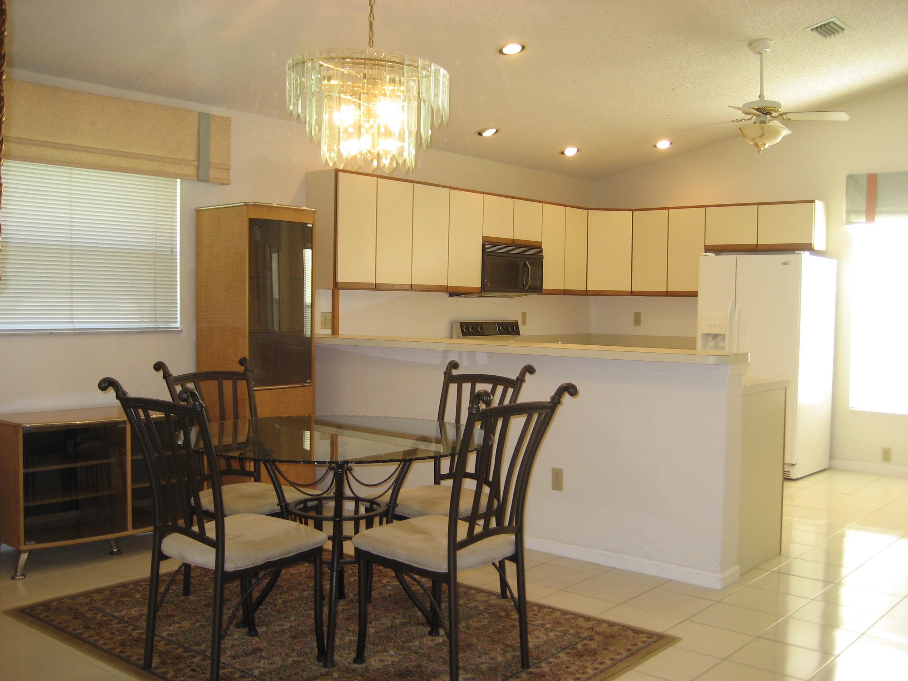 10696 Plainview Circle Boca Raton, FL 33498 - Photo 8 of 32 Long snack bar