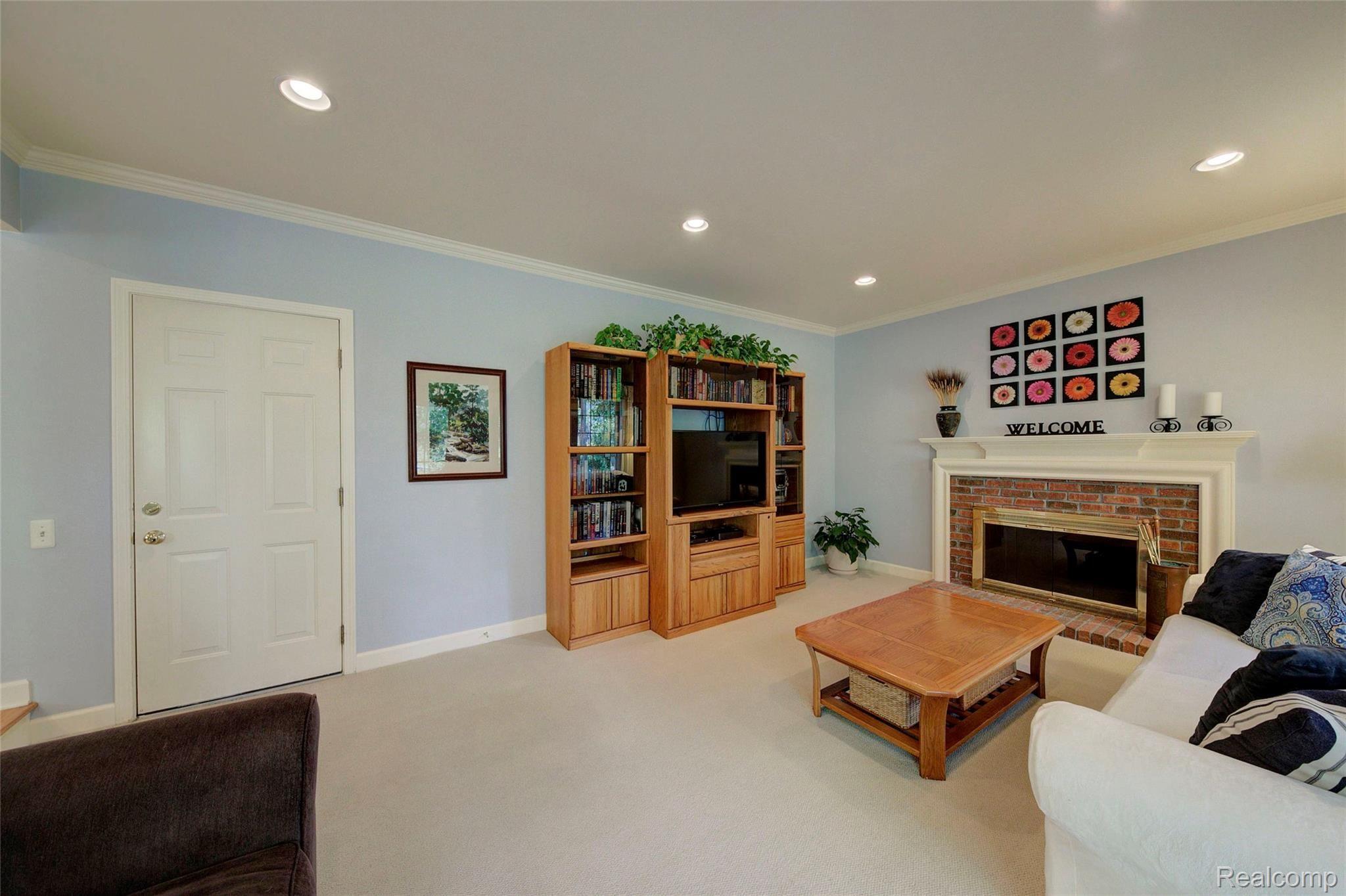 1035 Paddington Road Canton, MI 48187 - Photo 19 of 51 19. Family Room