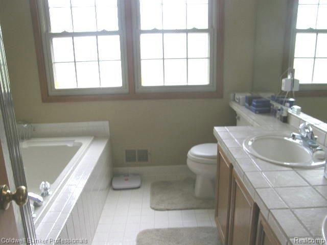 44803 Danbury Road Canton, MI 48188 - Photo 13 of 24 13 Mstr Bath