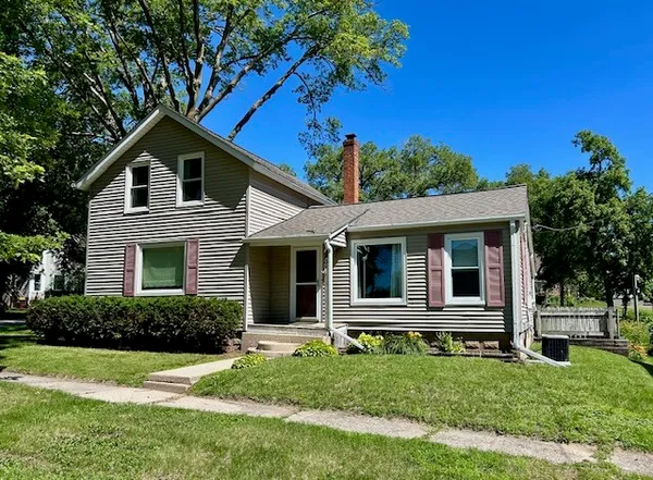 $144,900 | 204 East 6th Street, Pecatonica, IL 61063