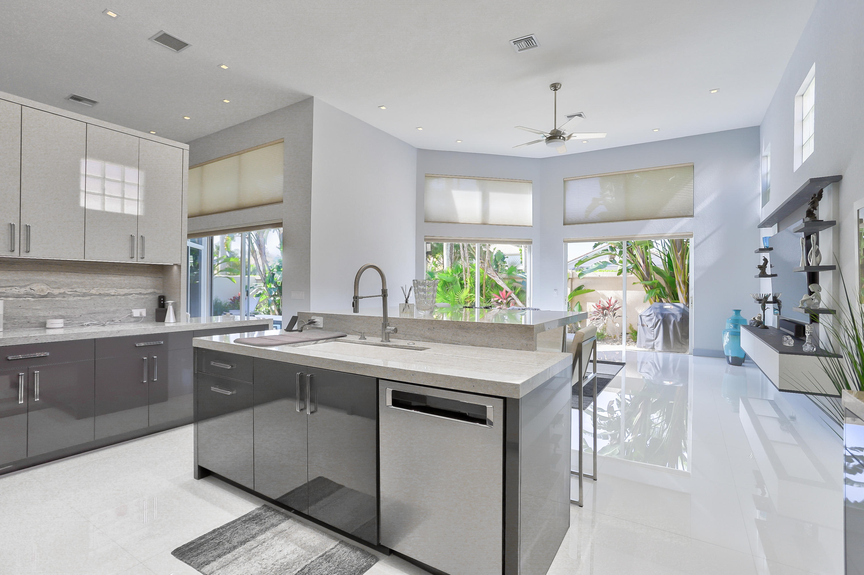 6573 Somerset Circle Boca Raton, FL 33496 - Photo 16 of 48 Kitchen Family Room