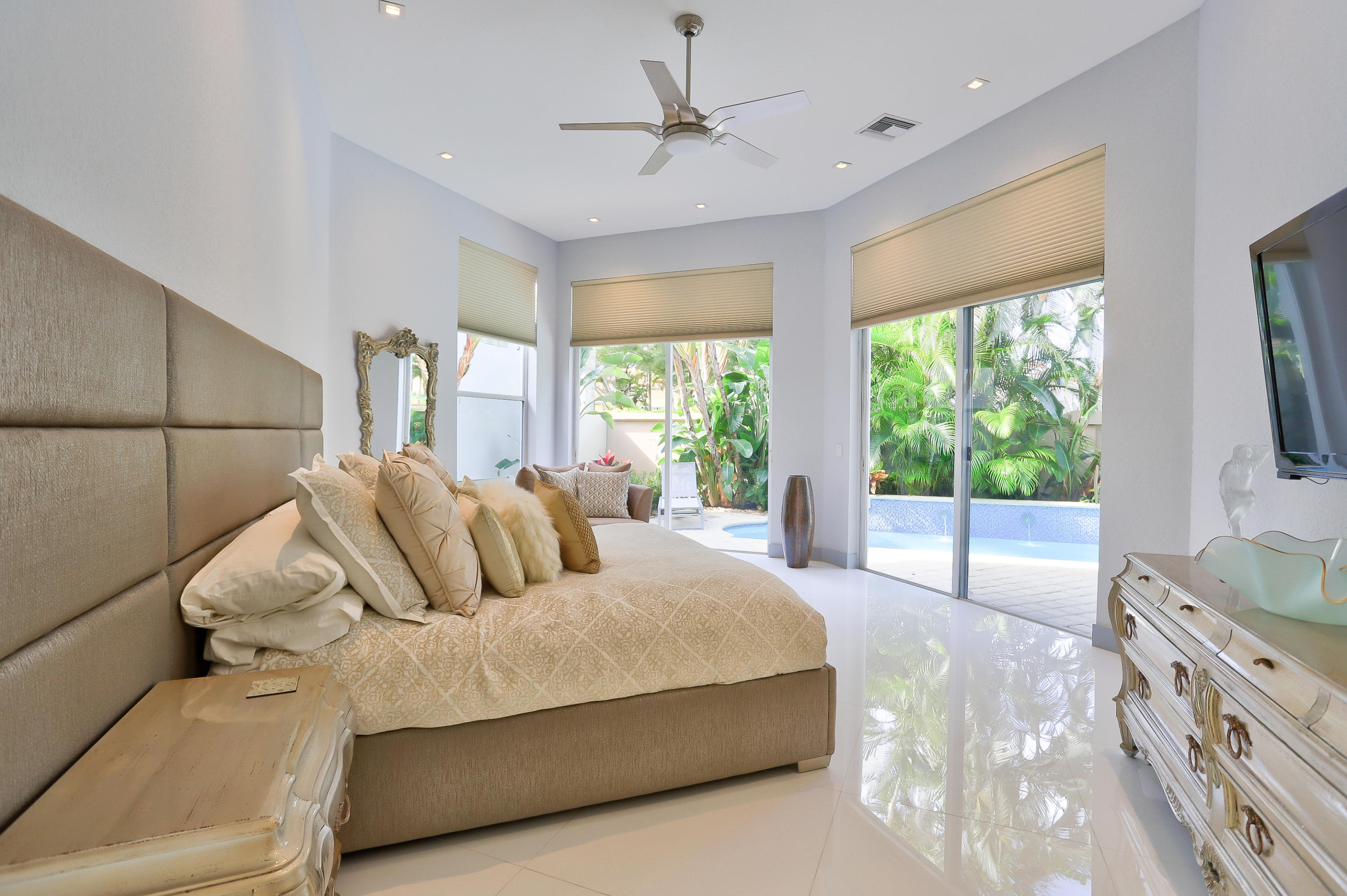 6573 Somerset Circle Boca Raton, FL 33496 - Photo 21 of 48 great master with pool view pg