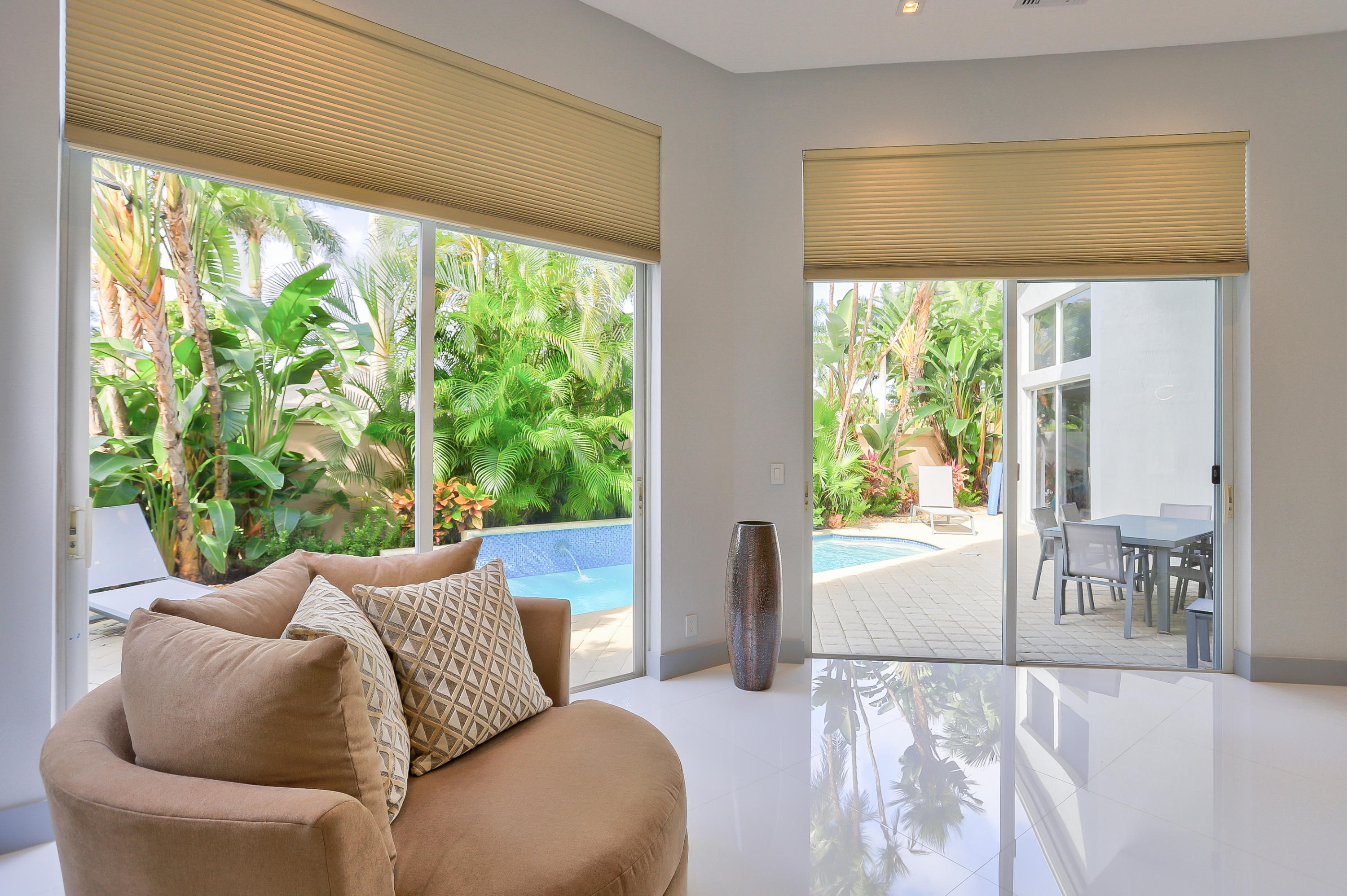 6573 Somerset Circle Boca Raton, FL 33496 - Photo 23 of 48 Master-Sitting area