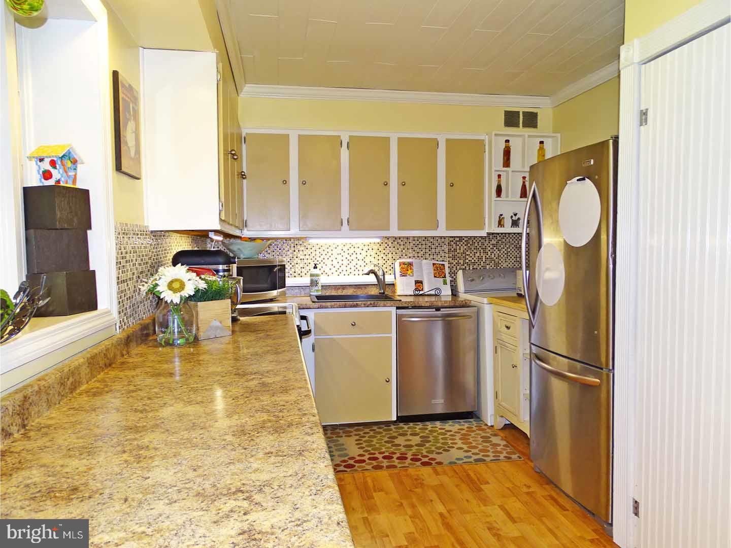 75 Indian Red Road Levittown, PA 19057 - Photo 8 of 24 Kitchen