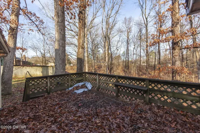 a view of a outdoor space in front of the house