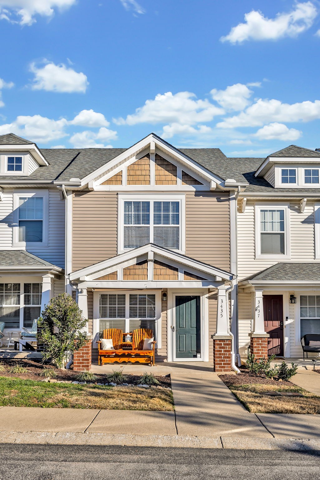 3435 Harpeth Springs Drive Nashville, TN 37221 - Photo 33 of 34 a front view of a building and a yard