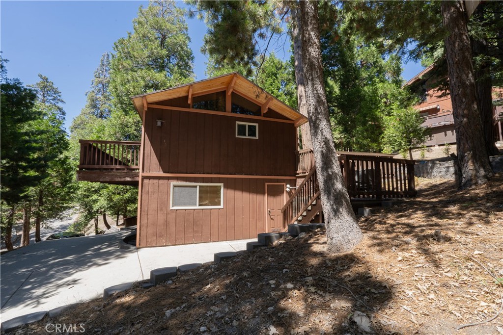 392 Pioneer Road Lake Arrowhead, CA 92352 - Photo 4 of 41