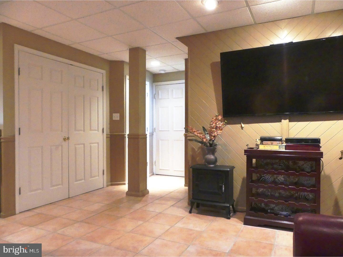 372 Klockner Road Hamilton, NJ 08619 - Photo 14 of 25 Family Room
