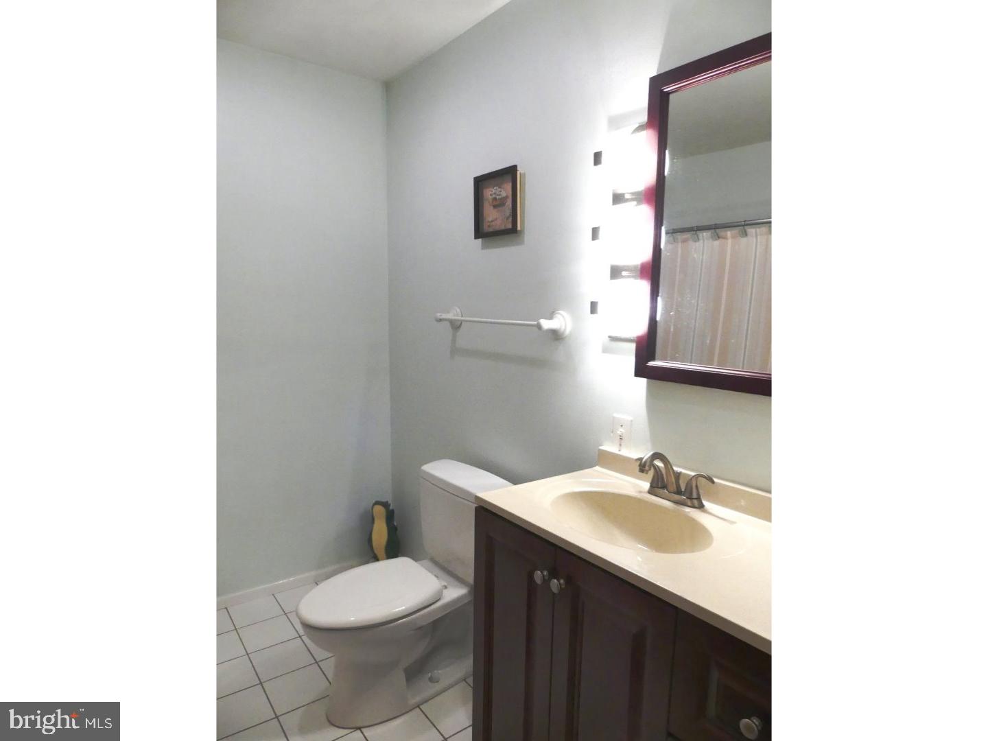 372 Klockner Road Hamilton, NJ 08619 - Photo 20 of 25 Bathroom