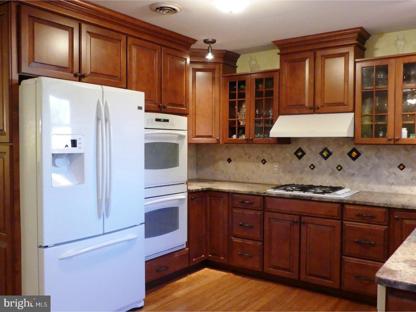 372 Klockner Road Hamilton, NJ 08619 - Photo 3 of 25 Kitchen