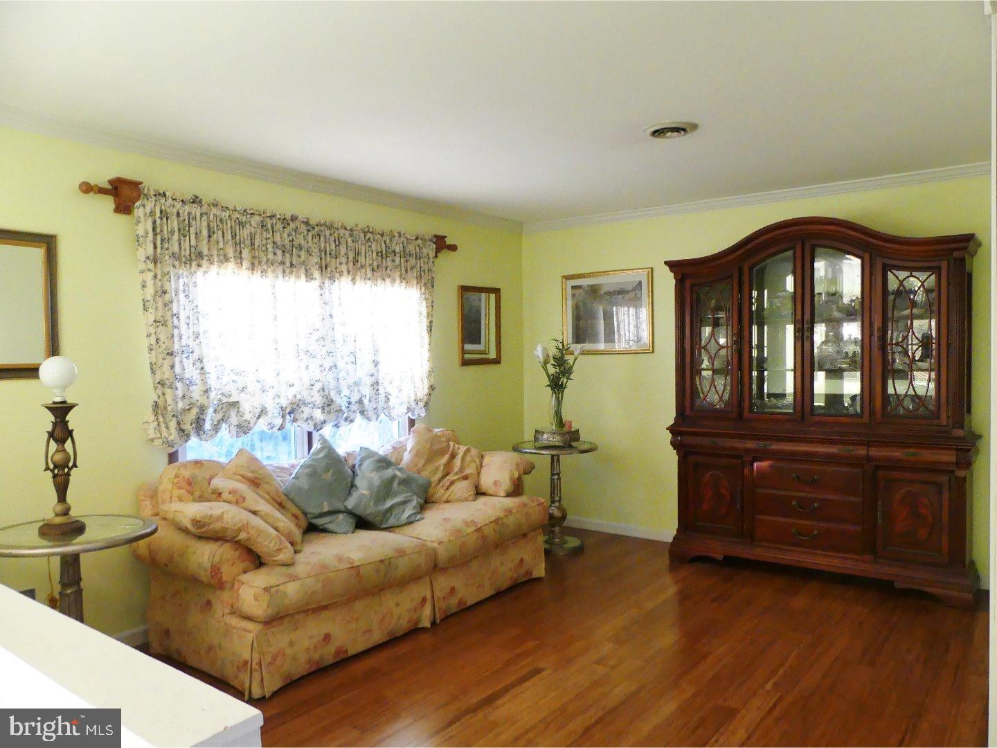 372 Klockner Road Hamilton, NJ 08619 - Photo 6 of 25 Living Room