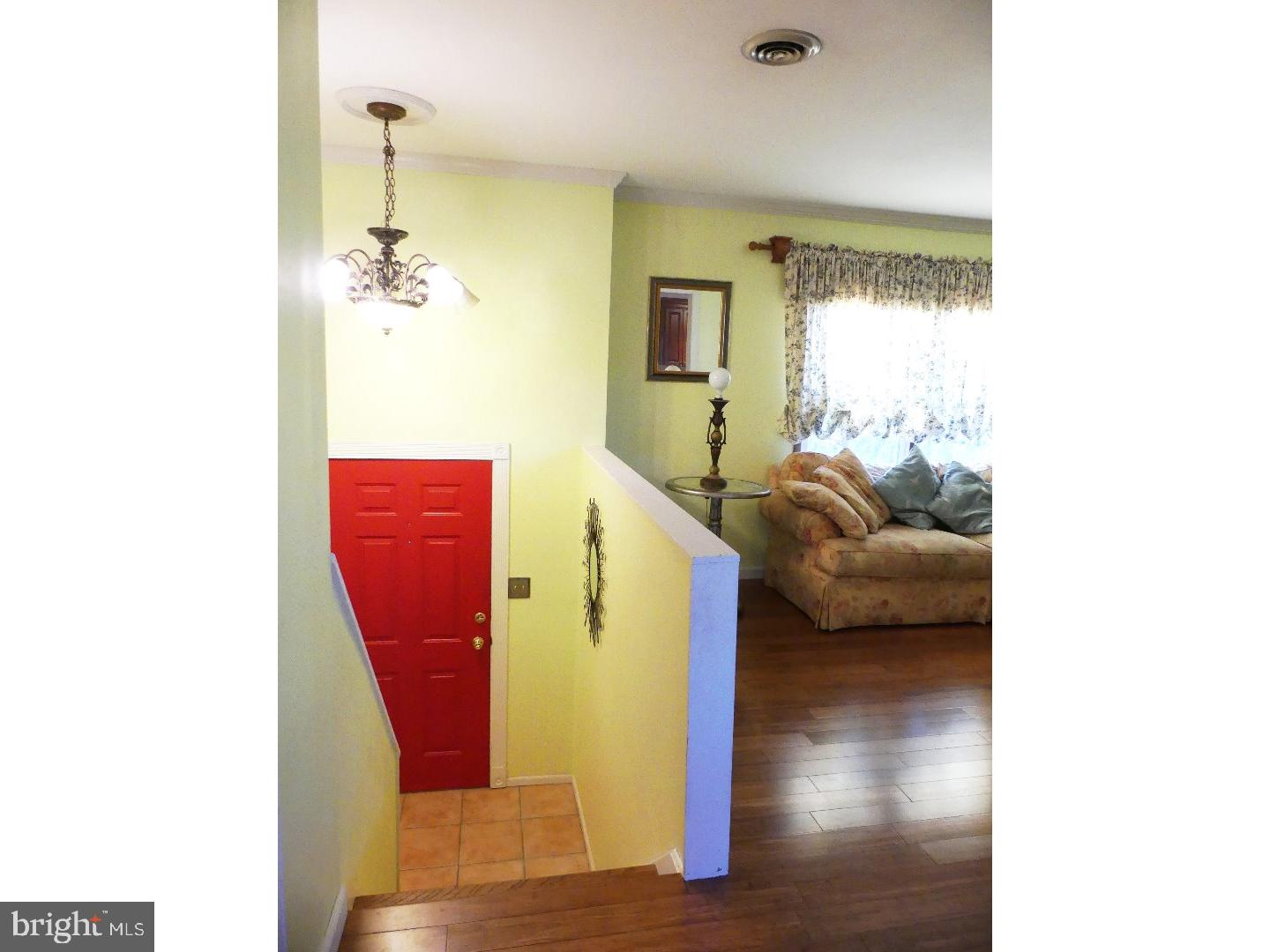 372 Klockner Road Hamilton, NJ 08619 - Photo 8 of 25 Living Room