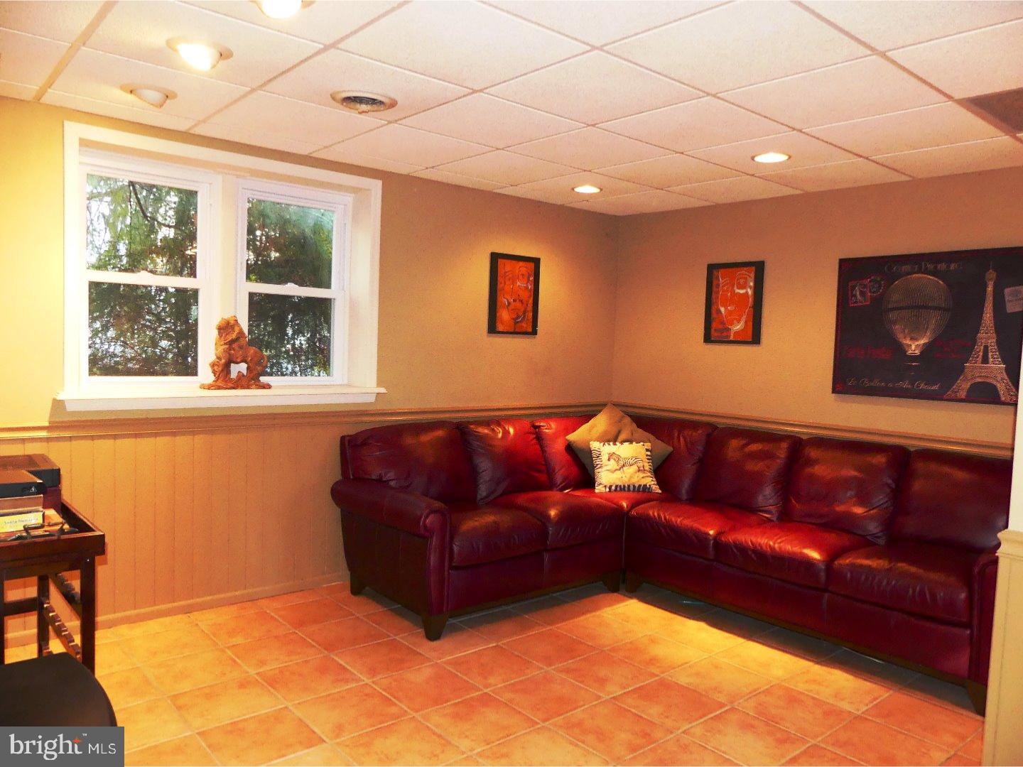372 Klockner Road Hamilton, NJ 08619 - Photo 9 of 25 Family Room