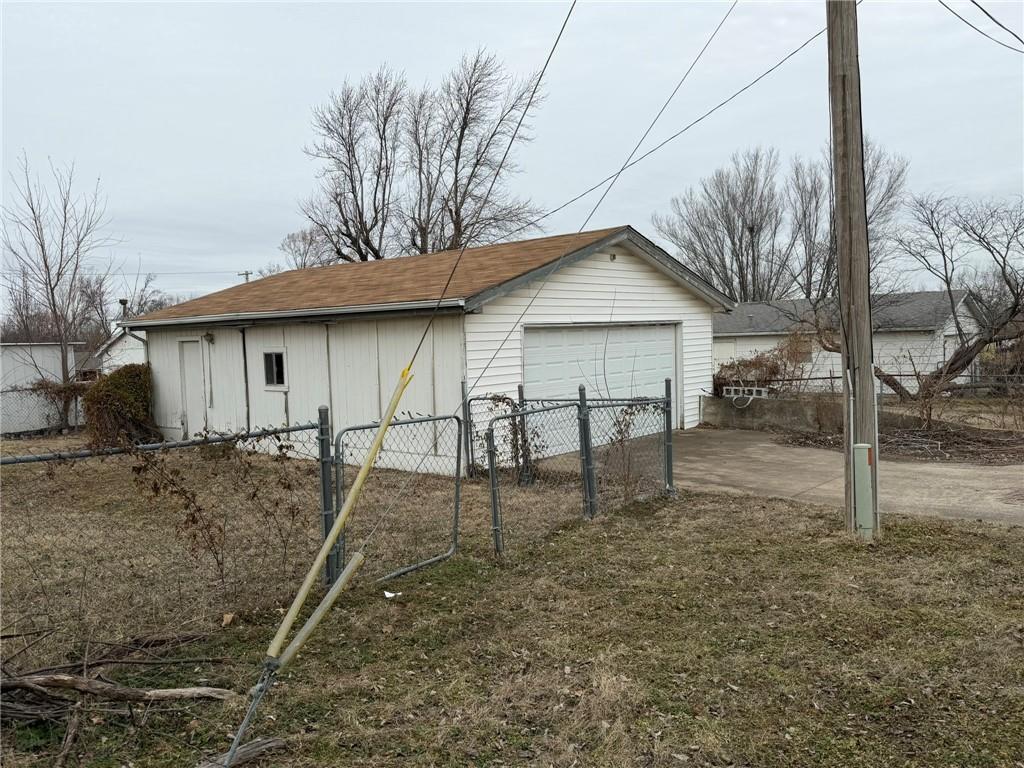 1407-1413 Rex Avenue Joplin, MO 64801 - Photo 4 of 14