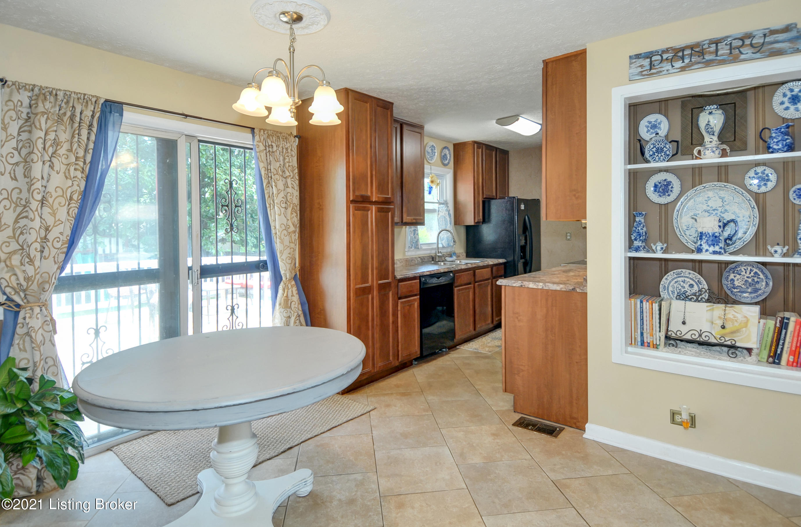 6309 Hunters Grove Road Louisville, KY 40216 - Photo 10 of 36 6309HuntersGroveRd-10