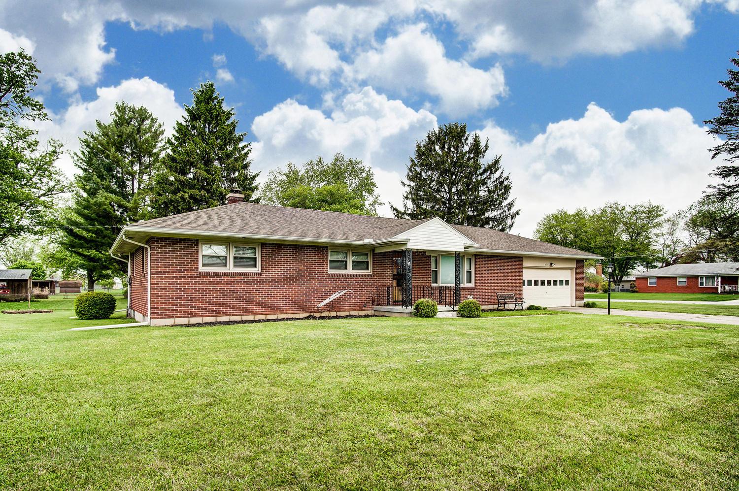4593 Heron Road Springfield, OH 45502 - Photo 2 of 50