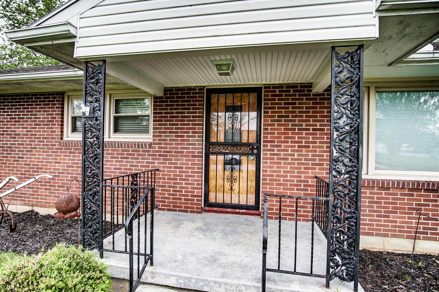 4593 Heron Road Springfield, OH 45502 - Photo 3 of 50