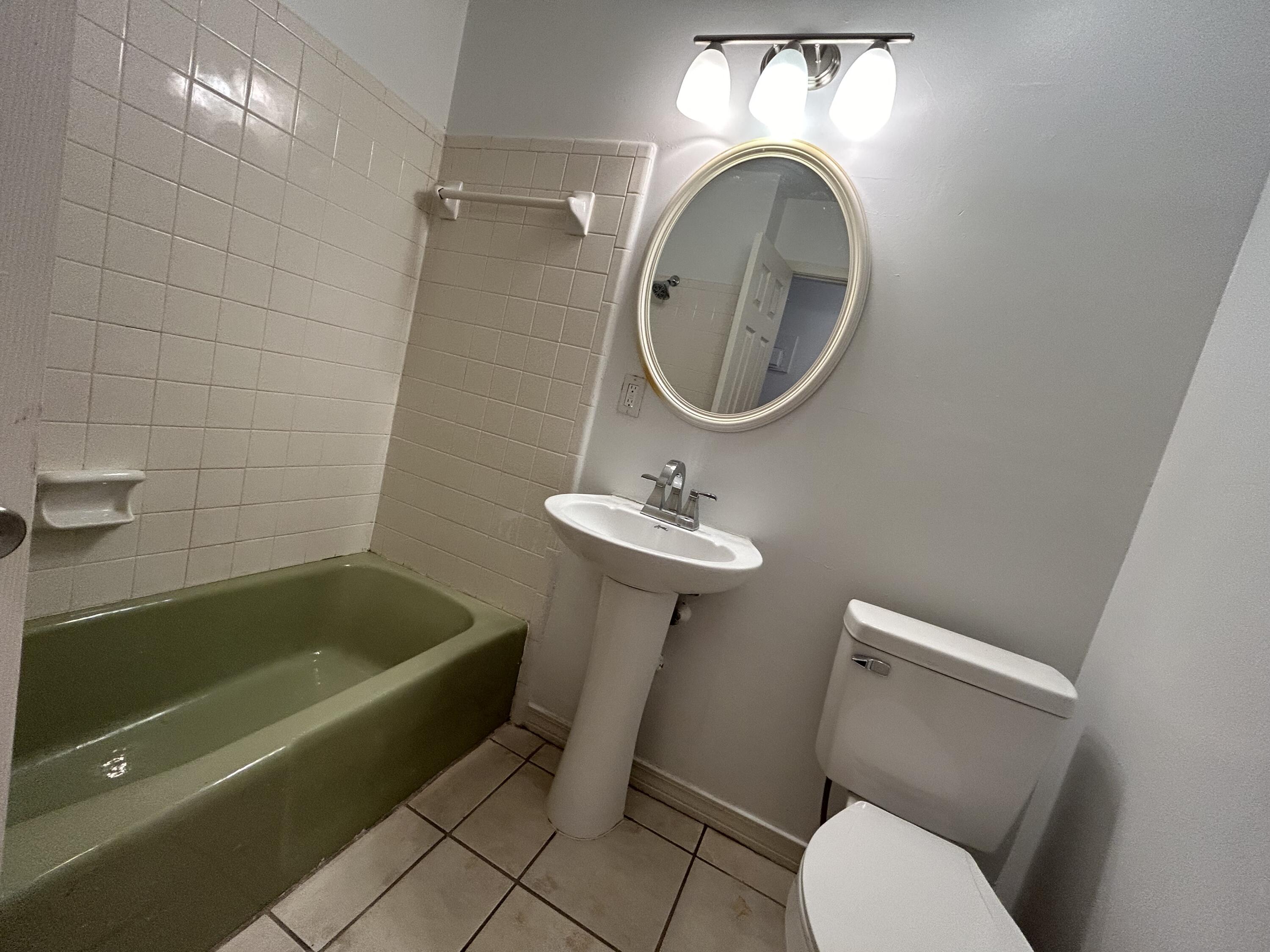 107 Lea Place Crestview, FL 32539 - Photo 14 of 18 107 lea hall bathroom