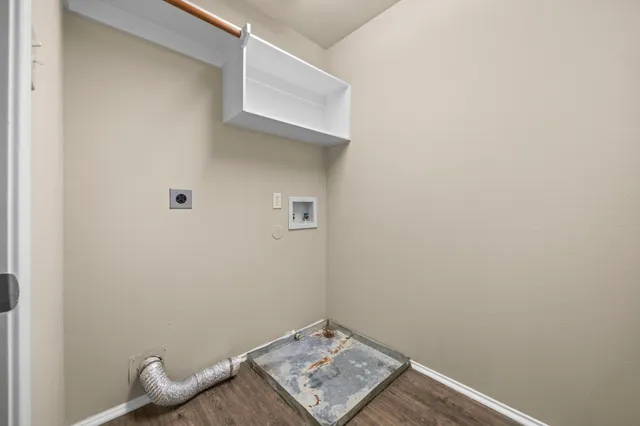 a view of utility room