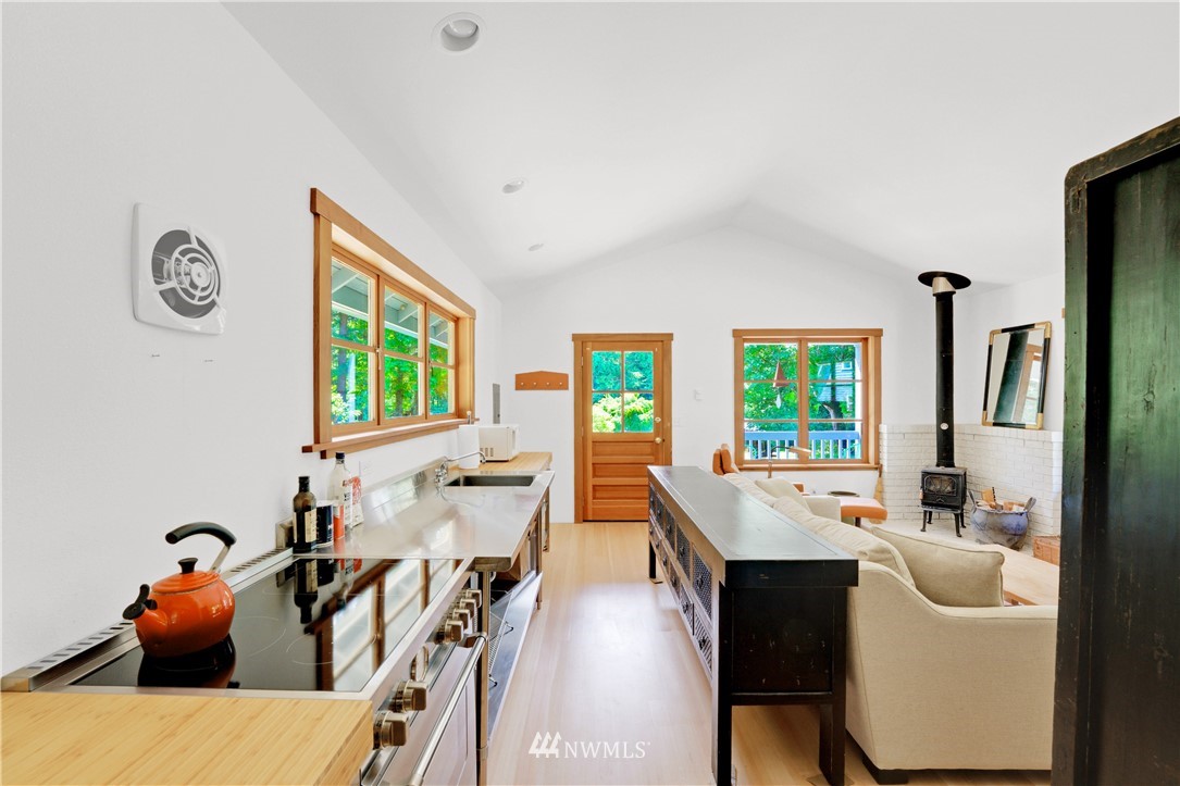 4812 West Shore Road Anacortes, WA 98221 - Photo 12 of 40 Gallery Image 12