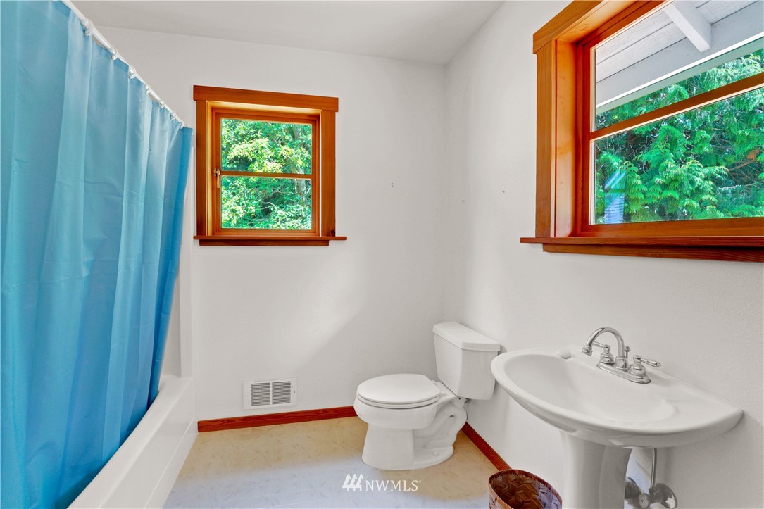 4812 West Shore Road Anacortes, WA 98221 - Photo 13 of 40 Gallery Image 13