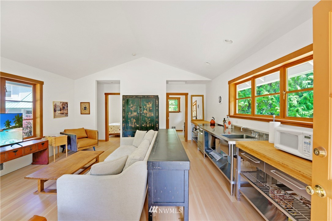 4812 West Shore Road Anacortes, WA 98221 - Photo 6 of 40 Gallery Image 6