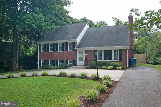 $4,950 | 5504 Beech Avenue, Bethesda, MD 20814