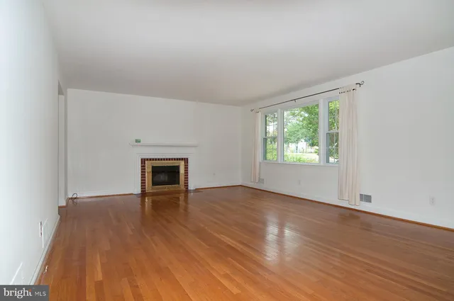 $4,950 | 5504 Beech Avenue, Bethesda, MD 20814